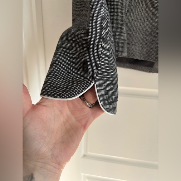 Vintage Tahari Silk Blend Blazer | White Piping | Grey Fully Lined | Size 6–8 - Picture 7 of 8